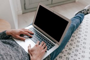 Почему ноутбук выключается во время работы и как это исправить