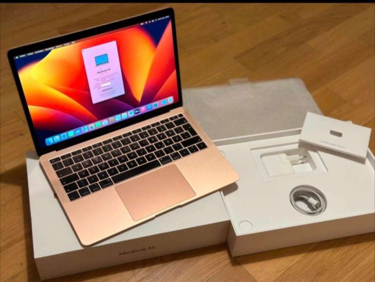 Як почистити клавіатуру MacBook від пилу та бруду?