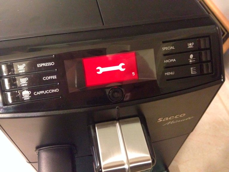 Помилки на дисплеї кавоварки – що вони означають і як їх усунути