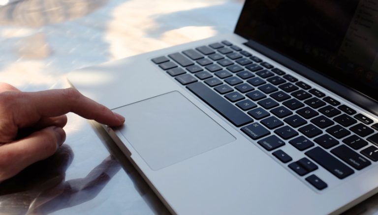 Тачпад MacBook не реагує на натискання