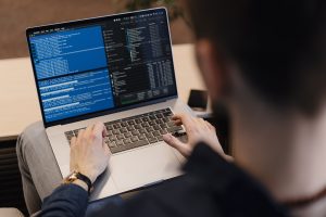 Робота на ноутбуці лише від мережі – вплив на акумулятор
